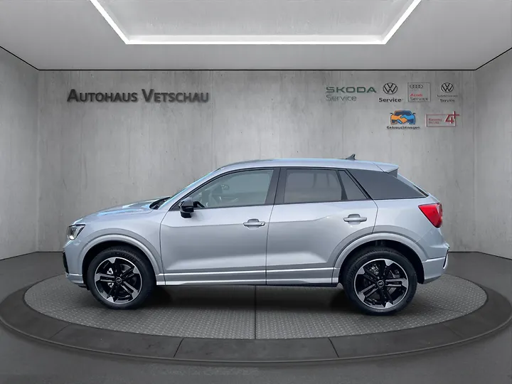 Q2 35 TFSI S tronic advanced Geschlossen