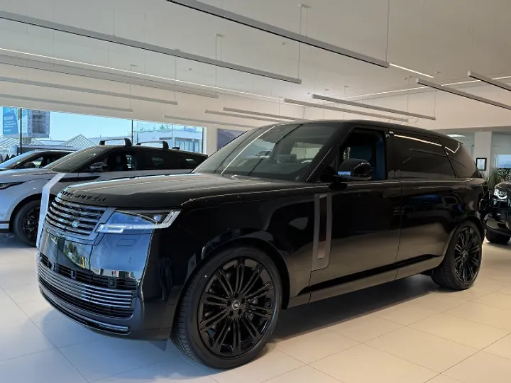 Range Rover P400 LWB 7-Sitzer SE Geschlossen