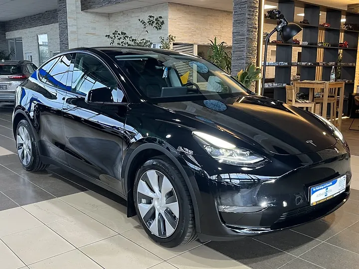 Model Y Long Range Dual Motor AWD Geschlossen