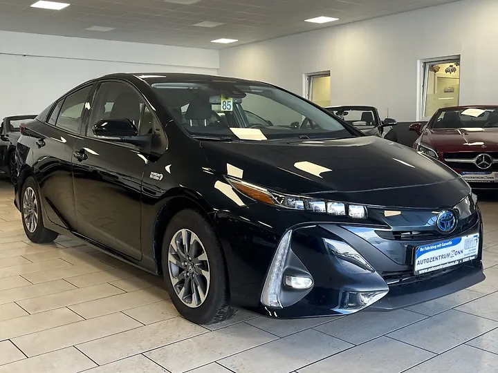 Prius Plug-in Hybrid Limousine