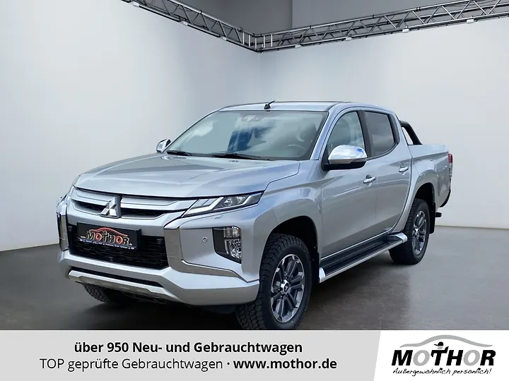 Outlander 2.2 DI-D 4WD Aut. SUV-Star+ Geschlossen
