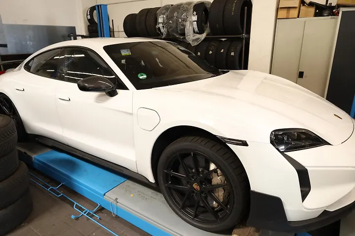 Taycan Turbo Limousine