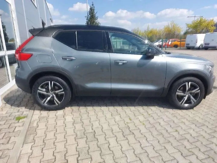 XC40 D4 AWD Geartronic Momentum Geschlossen