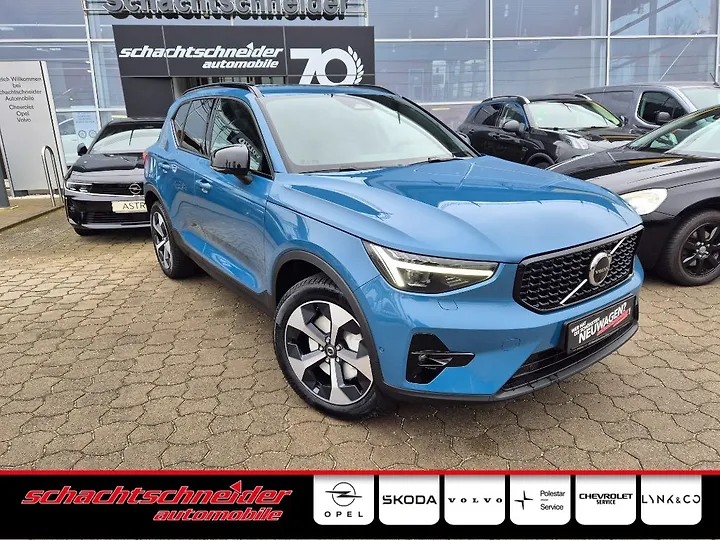 XC40 B3 B DKG Plus Dark Geschlossen