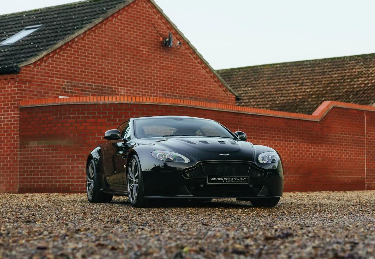 Aston martin v12 iiulhktdzd2gvtlnci0xc
