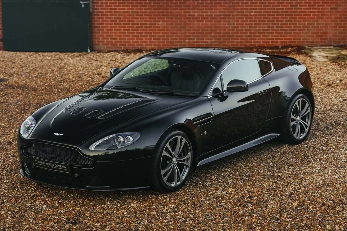 Aston martin v12 ohzdkfobvq4erklxjygah