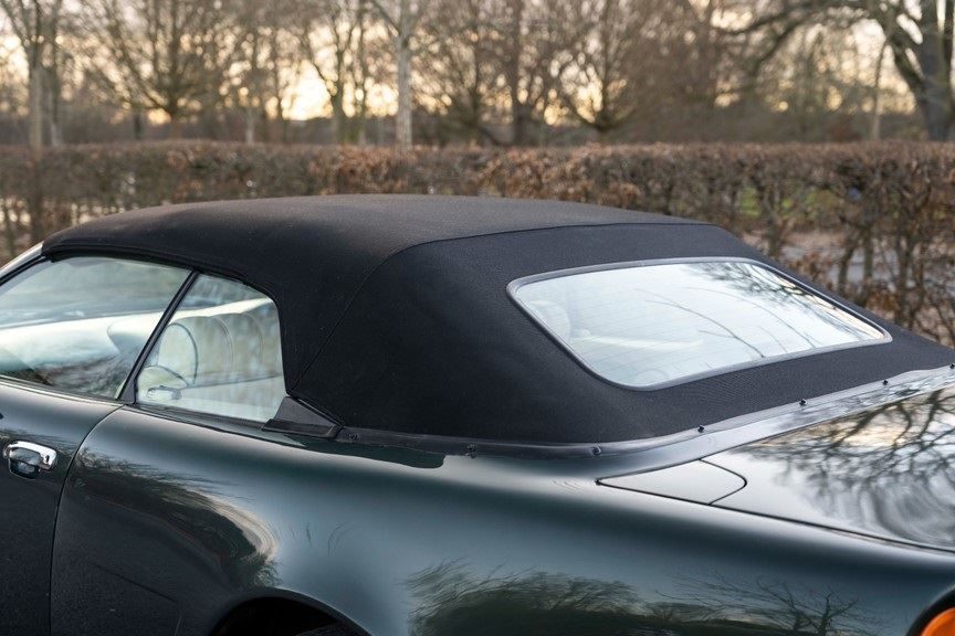 Aston martin v8 fnar lgfbzar10dfqpfyx