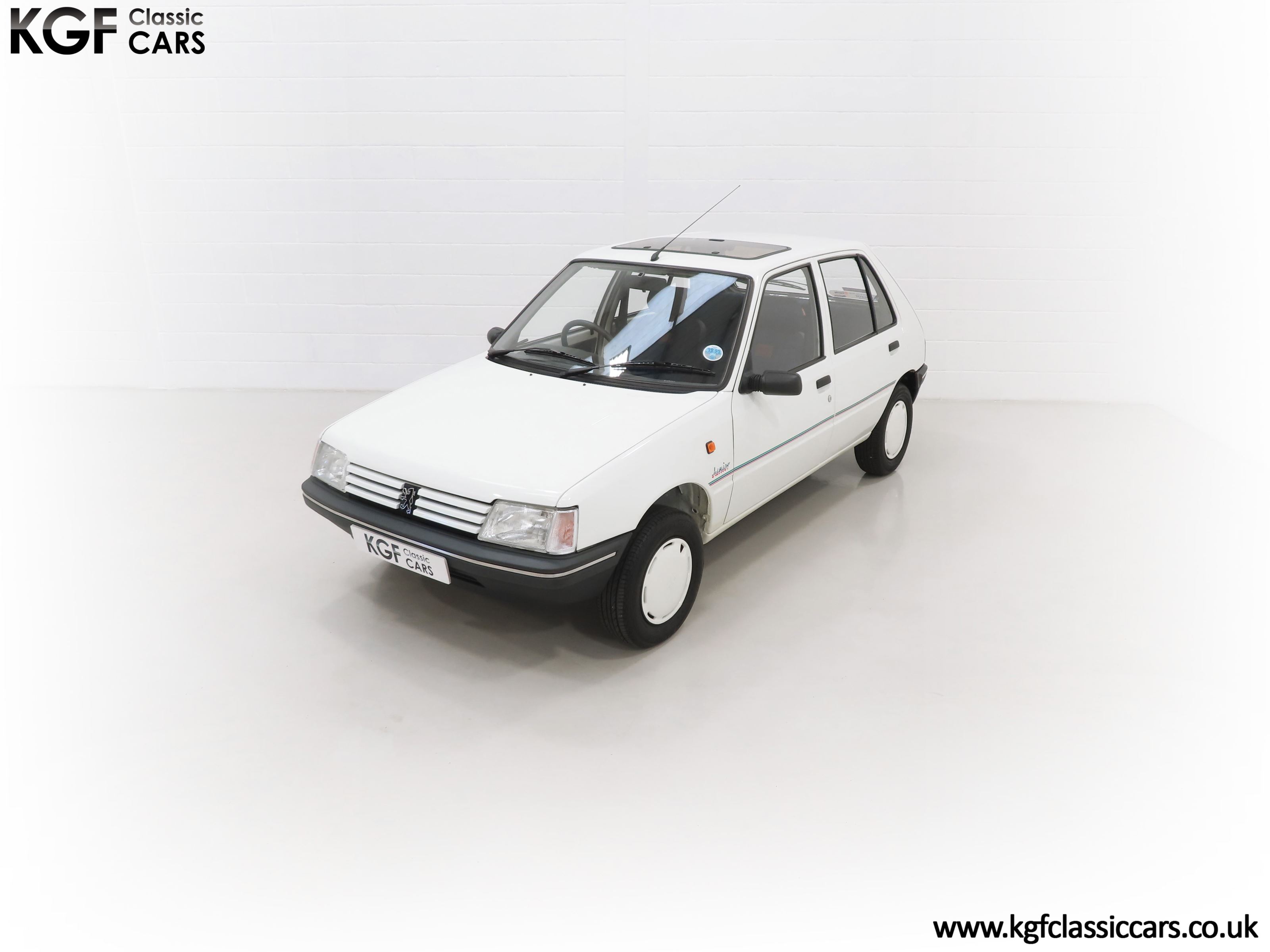 Peugeot 205  ute7pagv8syx70z1awkh
