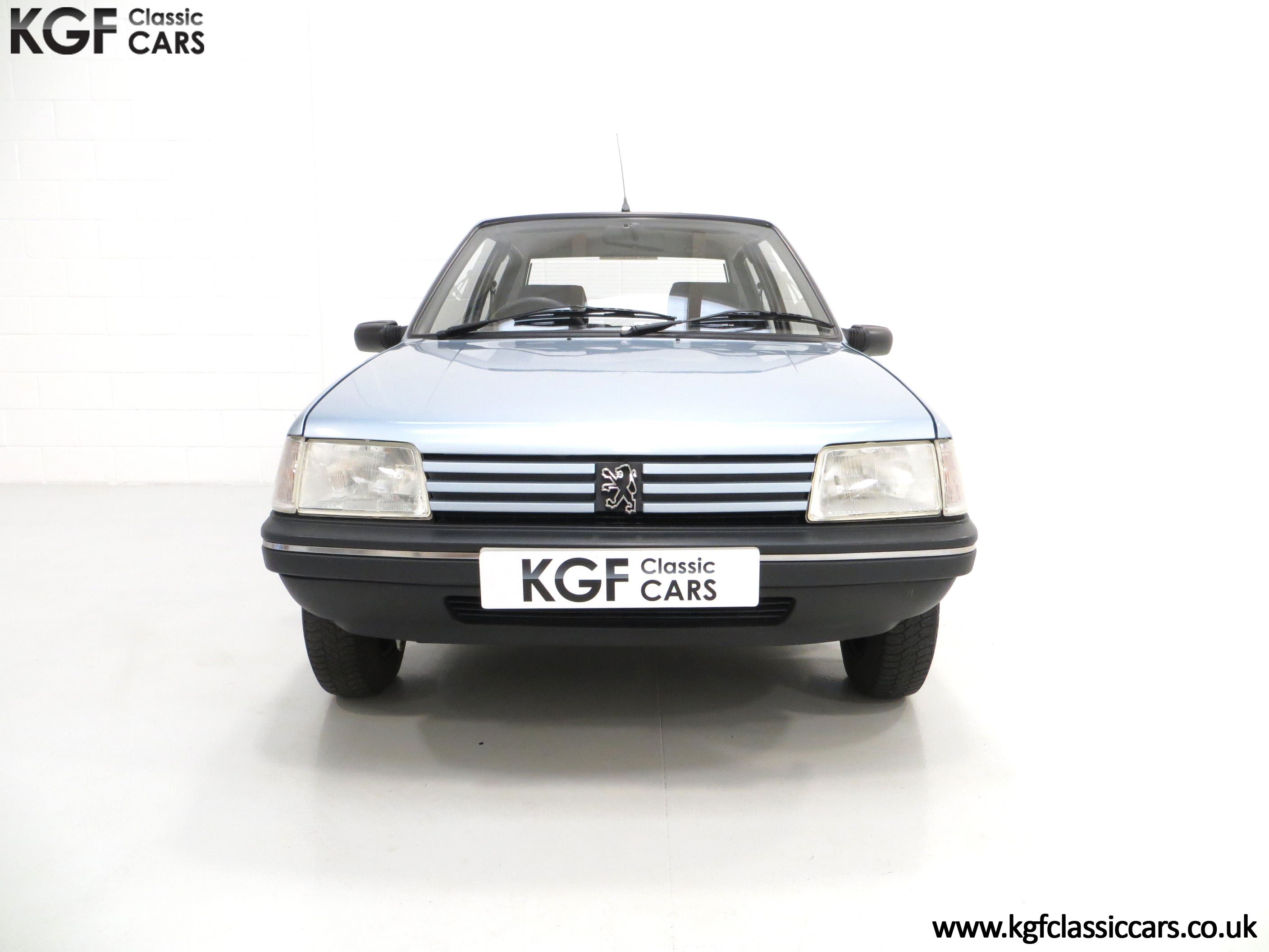 Peugeot 205  0ruop bpb0g9obfmixv9