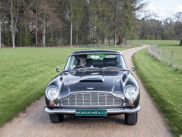 Aston martin db5 lyn123tybvqw74i9y2ahe