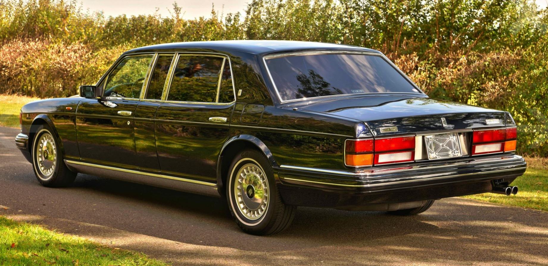 Rolls royce silver spur touring limousine lhd with division gd0c0qazhla2vtdcxzokq