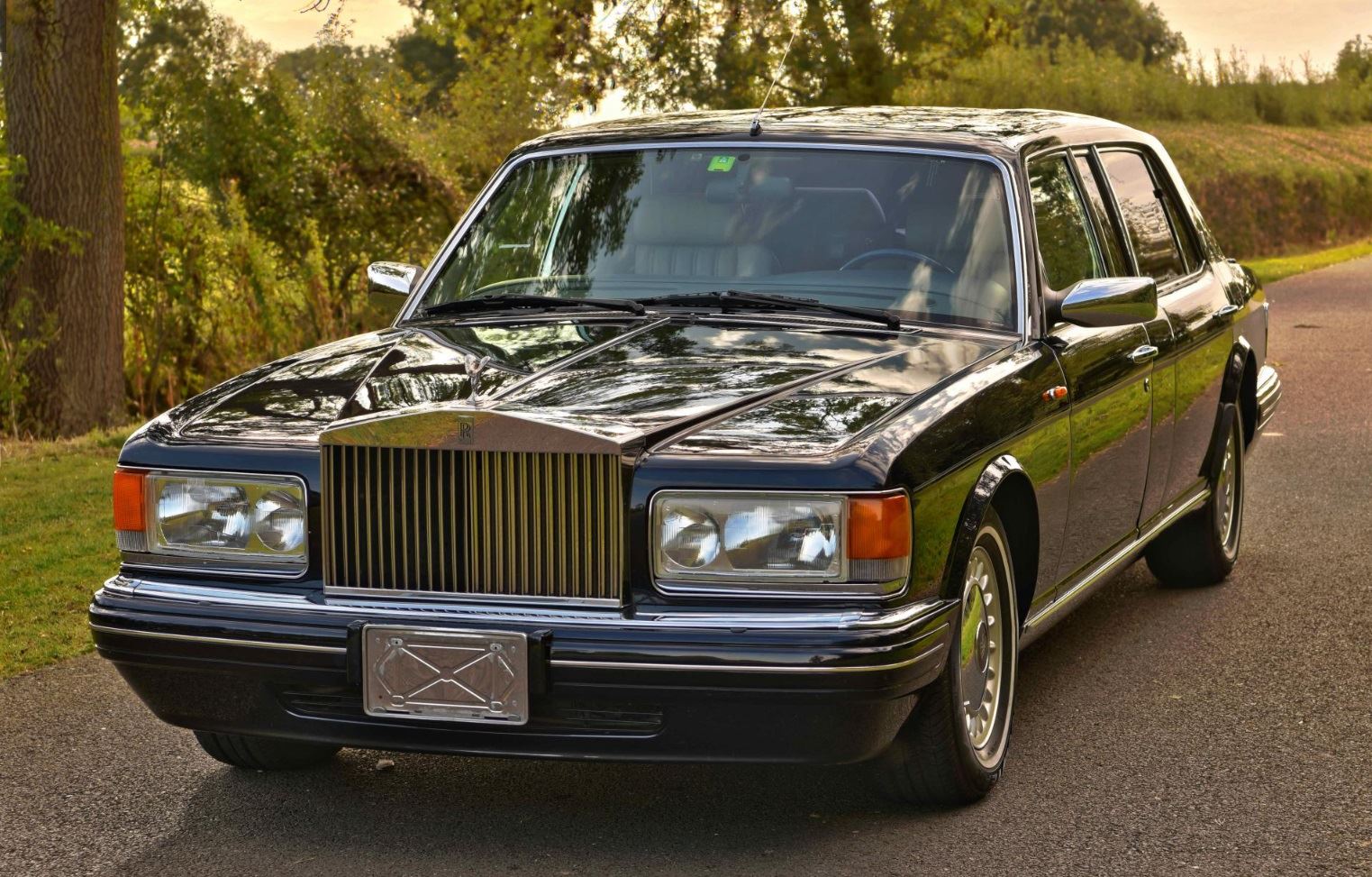 Rolls royce silver spur touring limousine lhd with division kqihy7cn5yqukrbe0r4i6
