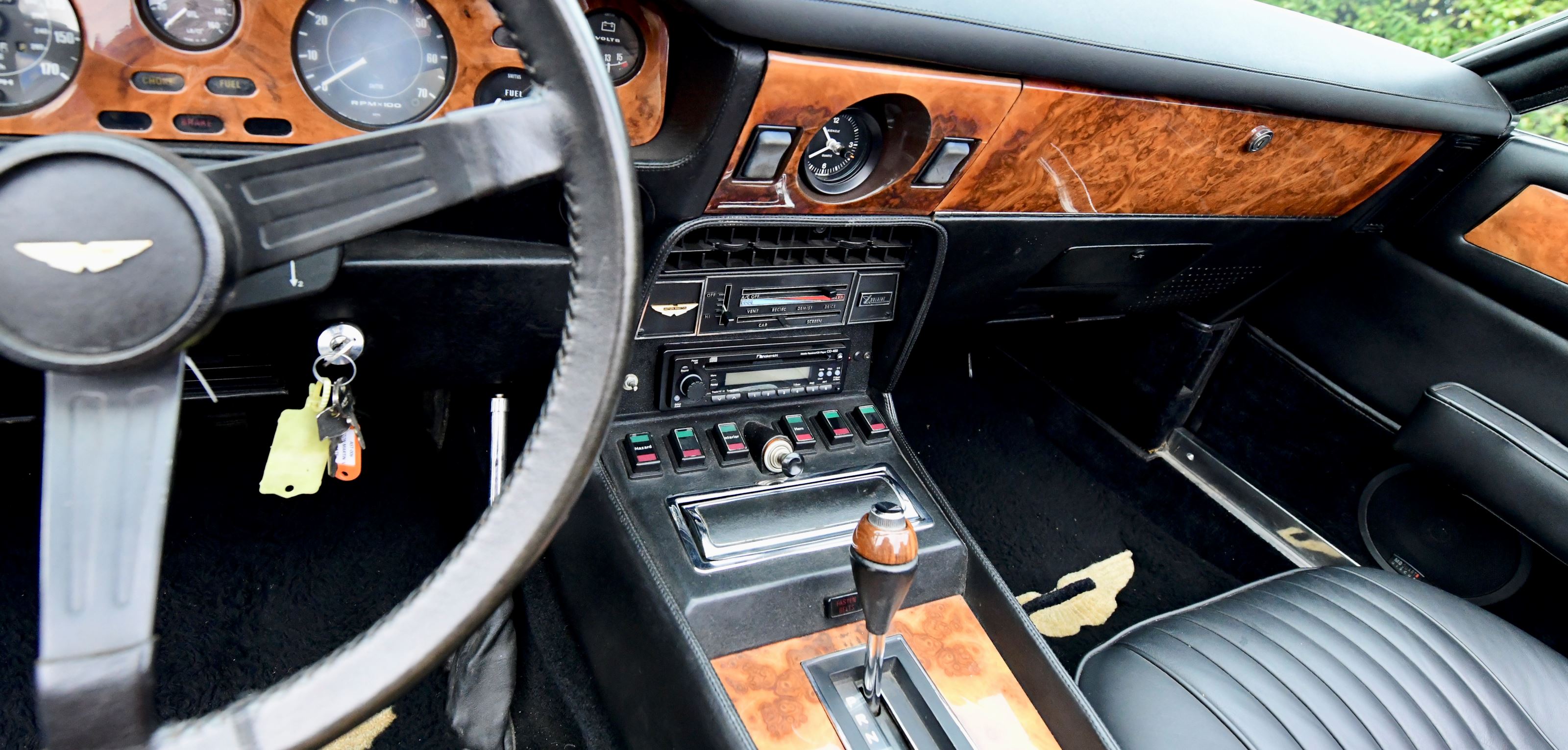 Aston martin v8  volante left hand drive automatic   jafe38yzx3ulvqcyudud