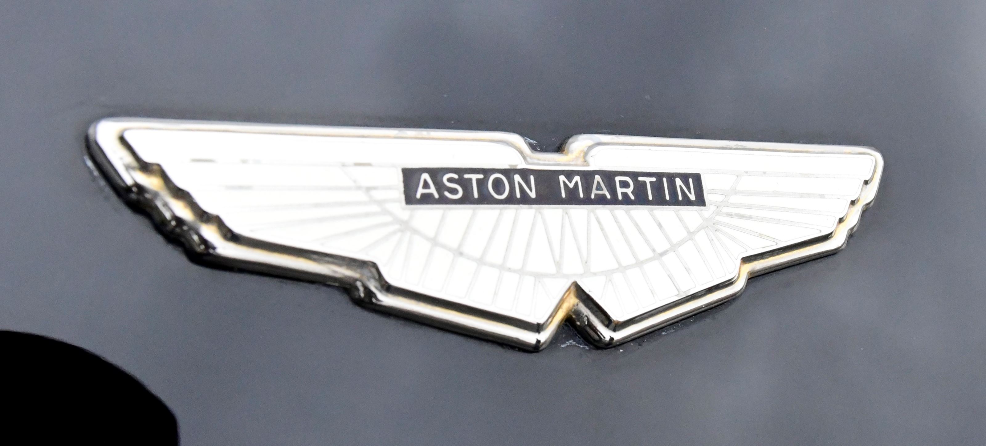Aston martin v8  volante left hand drive automatic  3nrfhu745cxvm ahkh6sy