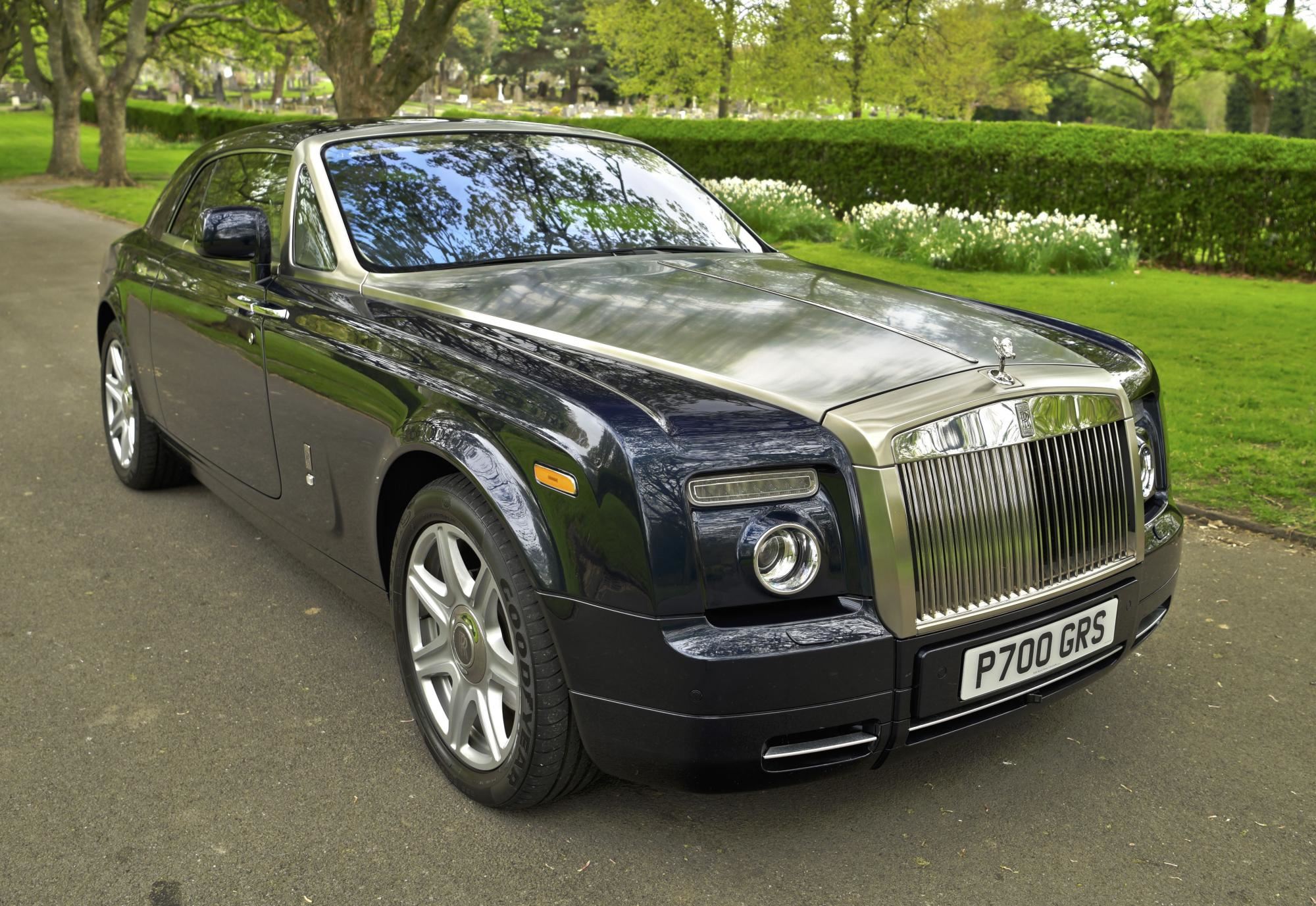 Rolls Royce Phantom VIII Hire  White  Platinum Executive Travel