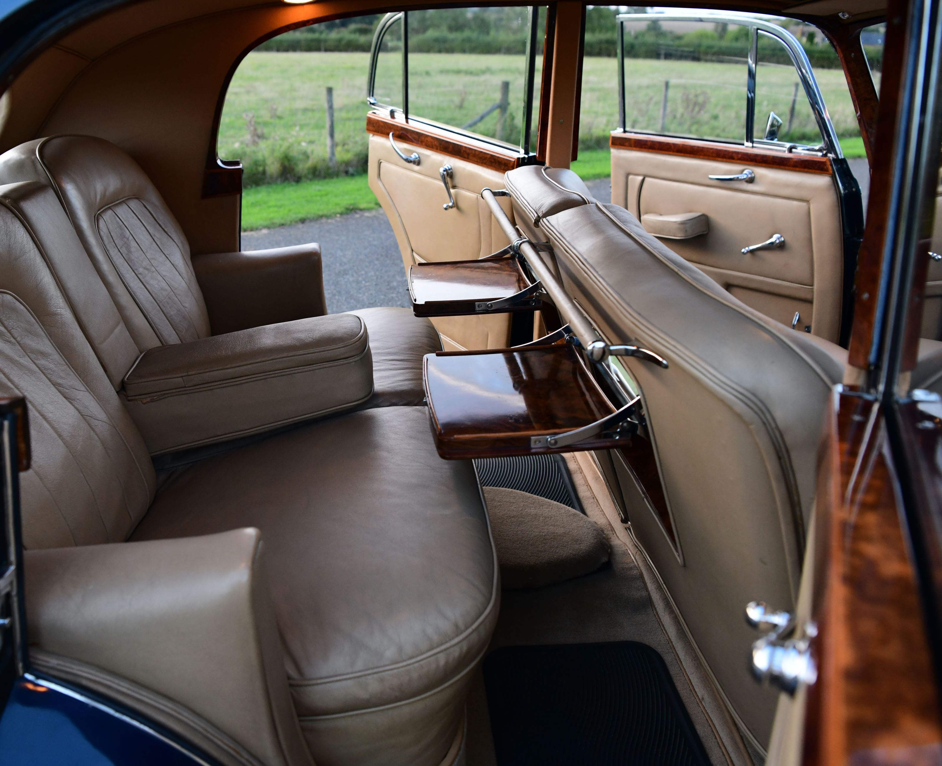 Rolls royce  silver dawn auto by james young nbqgfgnx snuhxhzqiw1l