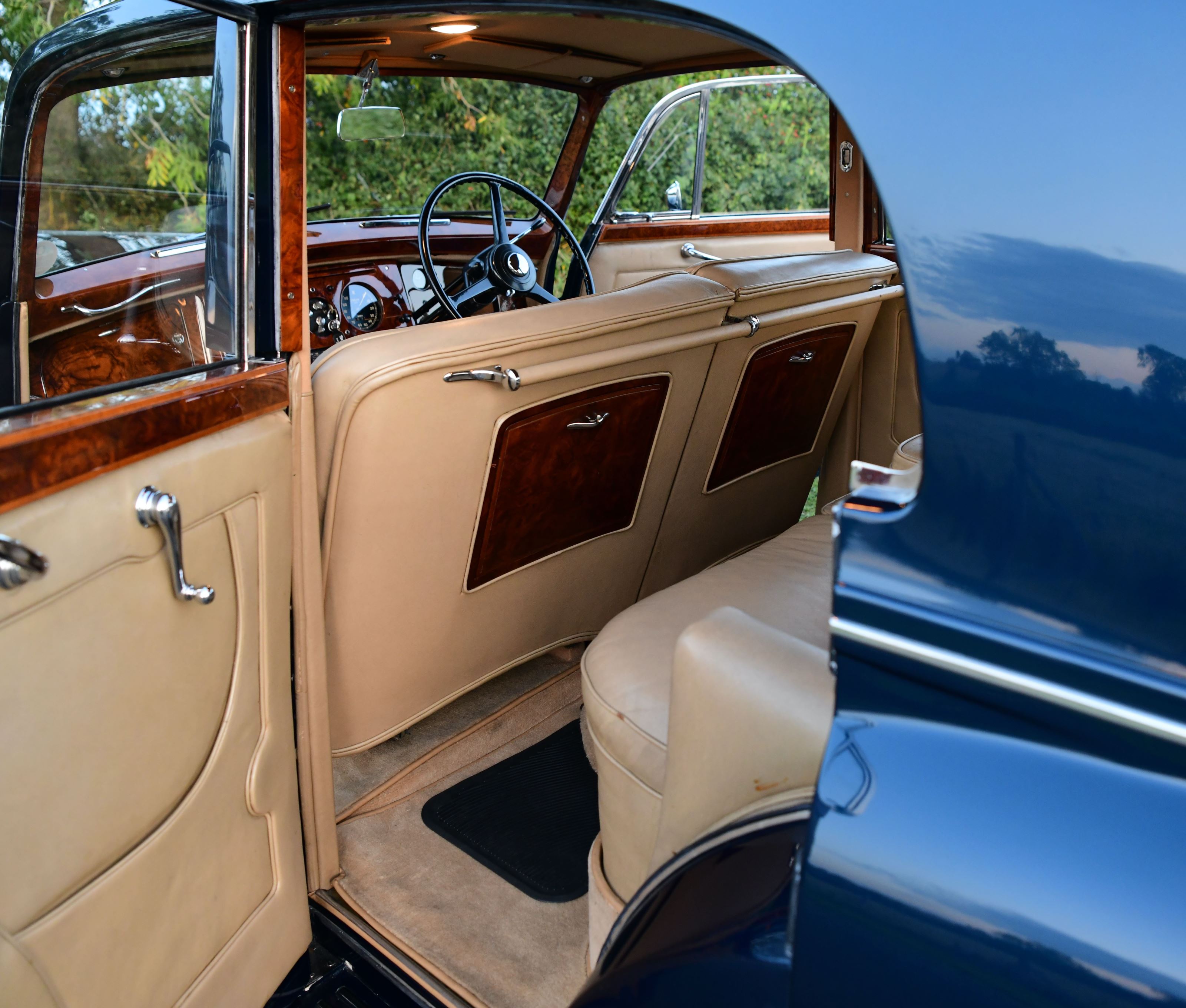 Rolls royce  silver dawn auto by james young xpb0svenf62ozd2f8dyi5