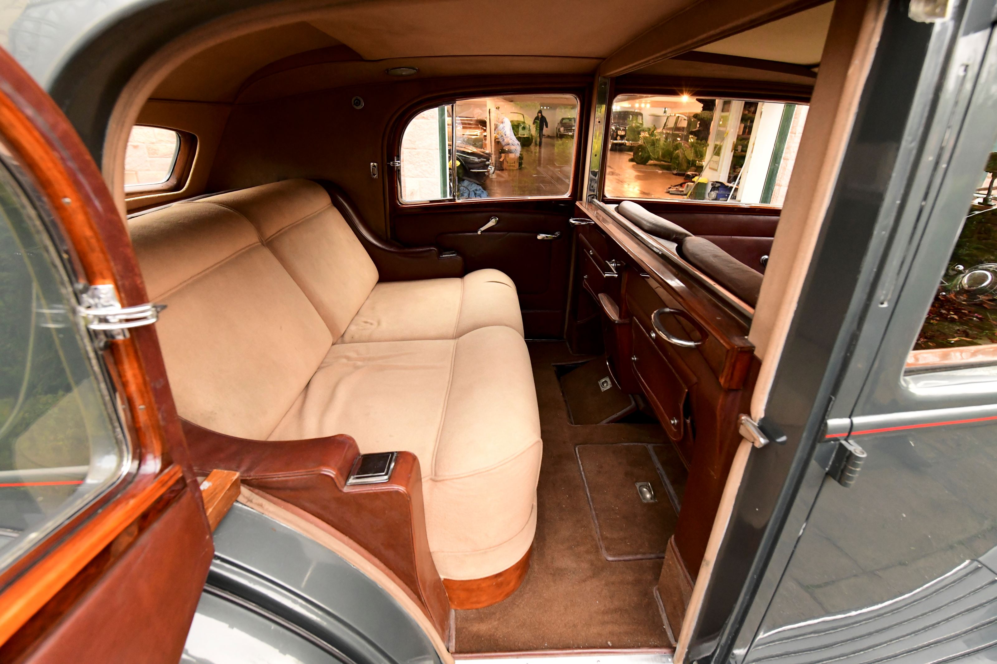 Rolls royce phantom 3 barker touring limousine 8jp9g8u4xl6kdwllxq1sw