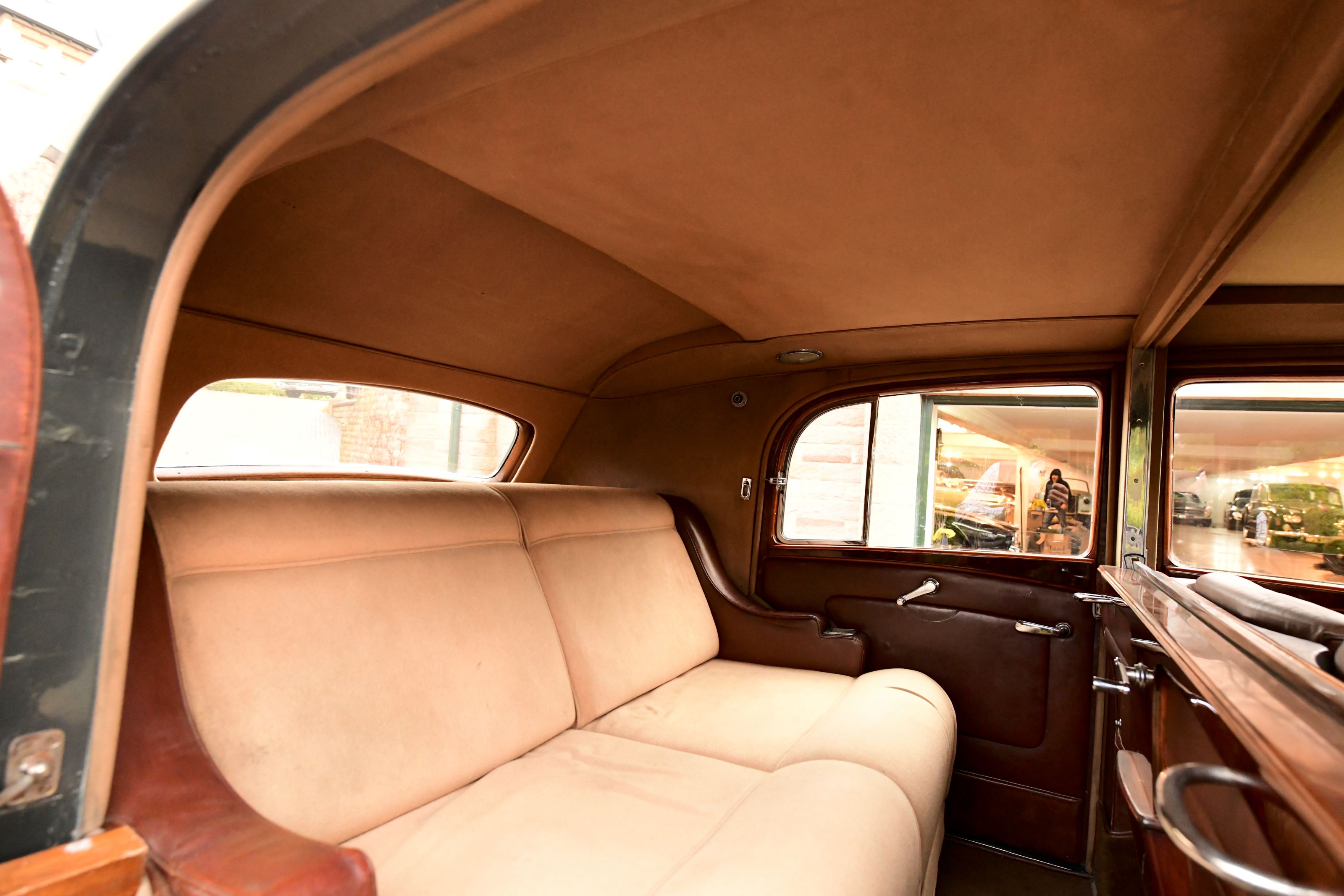 Rolls royce phantom 3 barker touring limousine rkyhzyo t  ldo r2t4ni