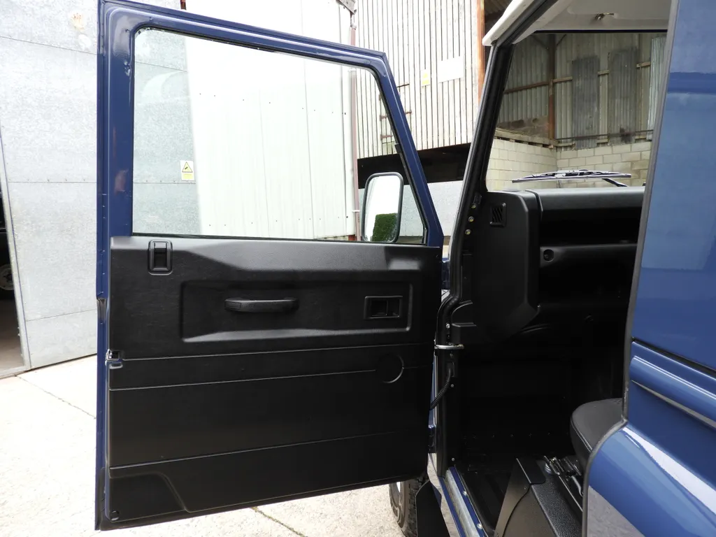 2014 Land Rover Defender 90 2.2 Tdci County Hard Top for Sale | CCFS 