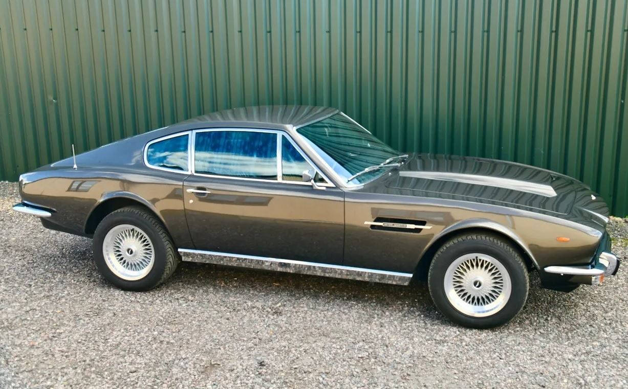Aston martin v8 kuifaug4 hr2evjn0zc3s