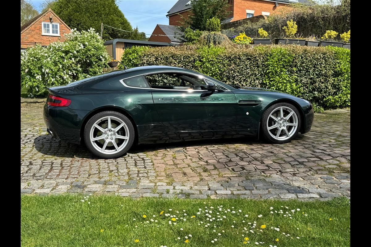 Aston martin vantage  spmjei5zgkwf5is1bra2