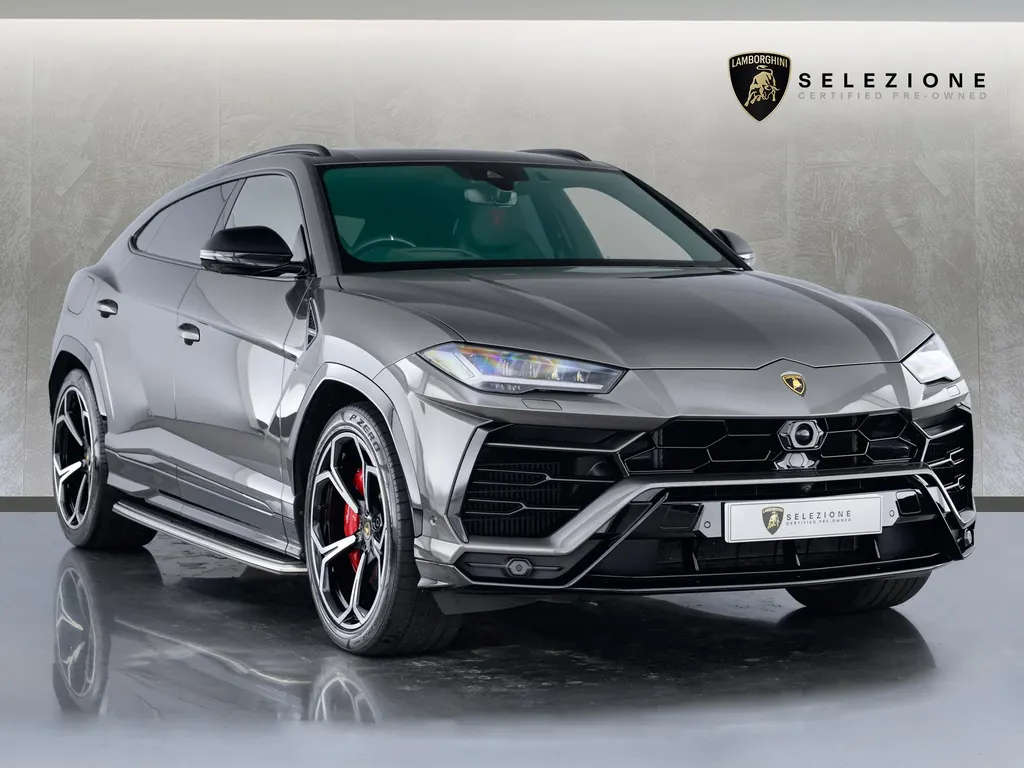 2022 Lamborghini Urus V8