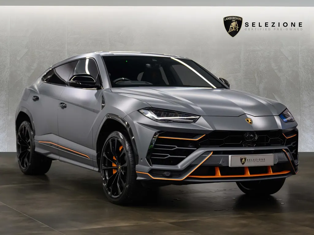 2022 Lamborghini Urus V8